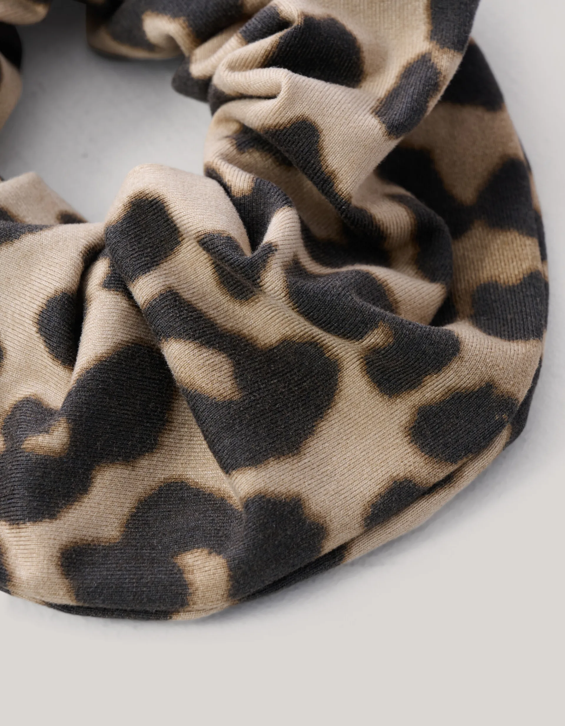 Shoeby Leopard Scrunchie Bruin< Haaraccessoires